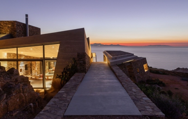 TOWARD THE SUN: SUMMERHOUSE IN ANTIPAROS